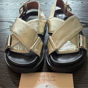 Chic Gold Women's Sandals